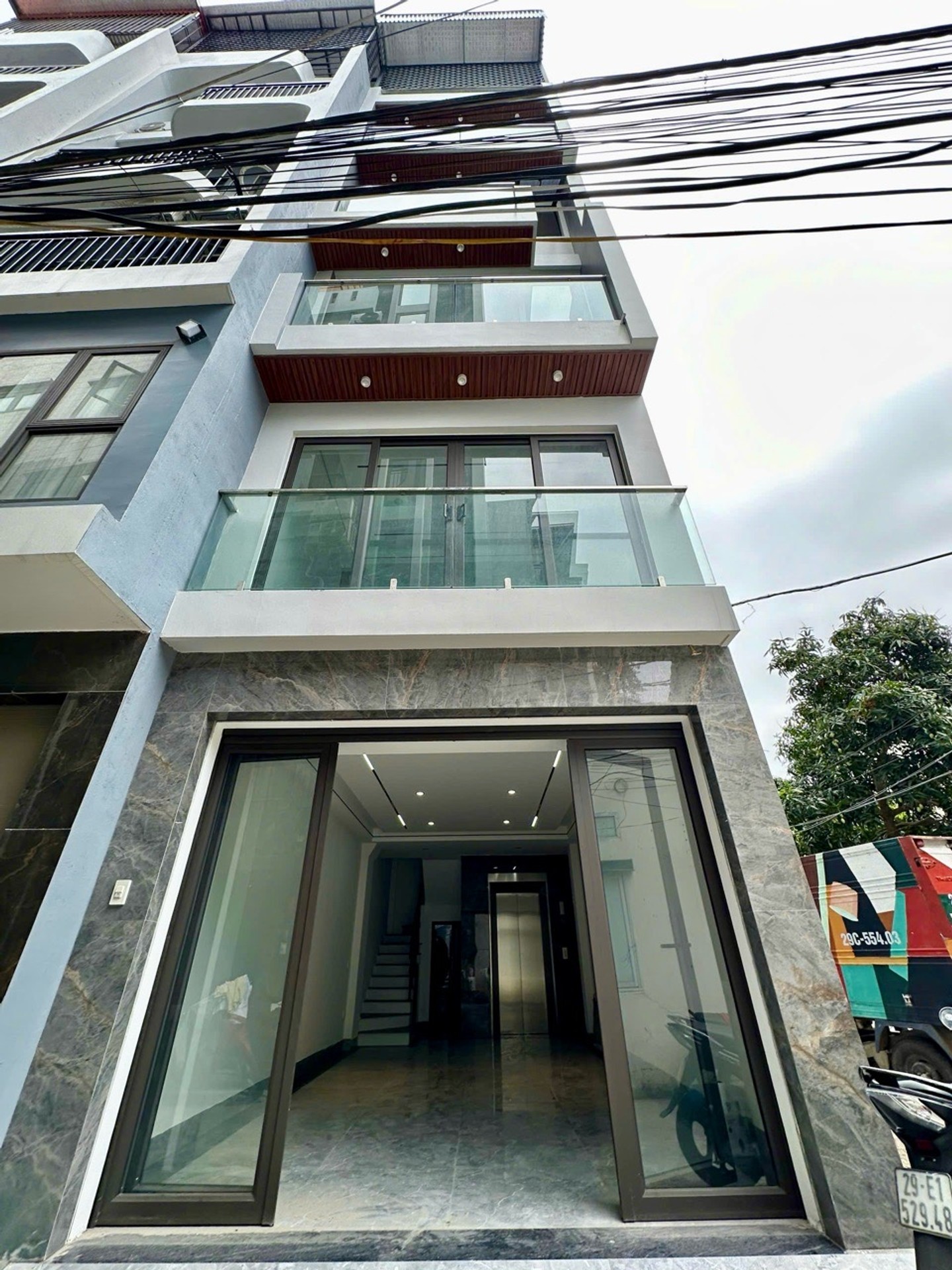 Bán nhà riêng 6 tầng gần chợ Phúc Lợi, có gara ô tô và thang máy
