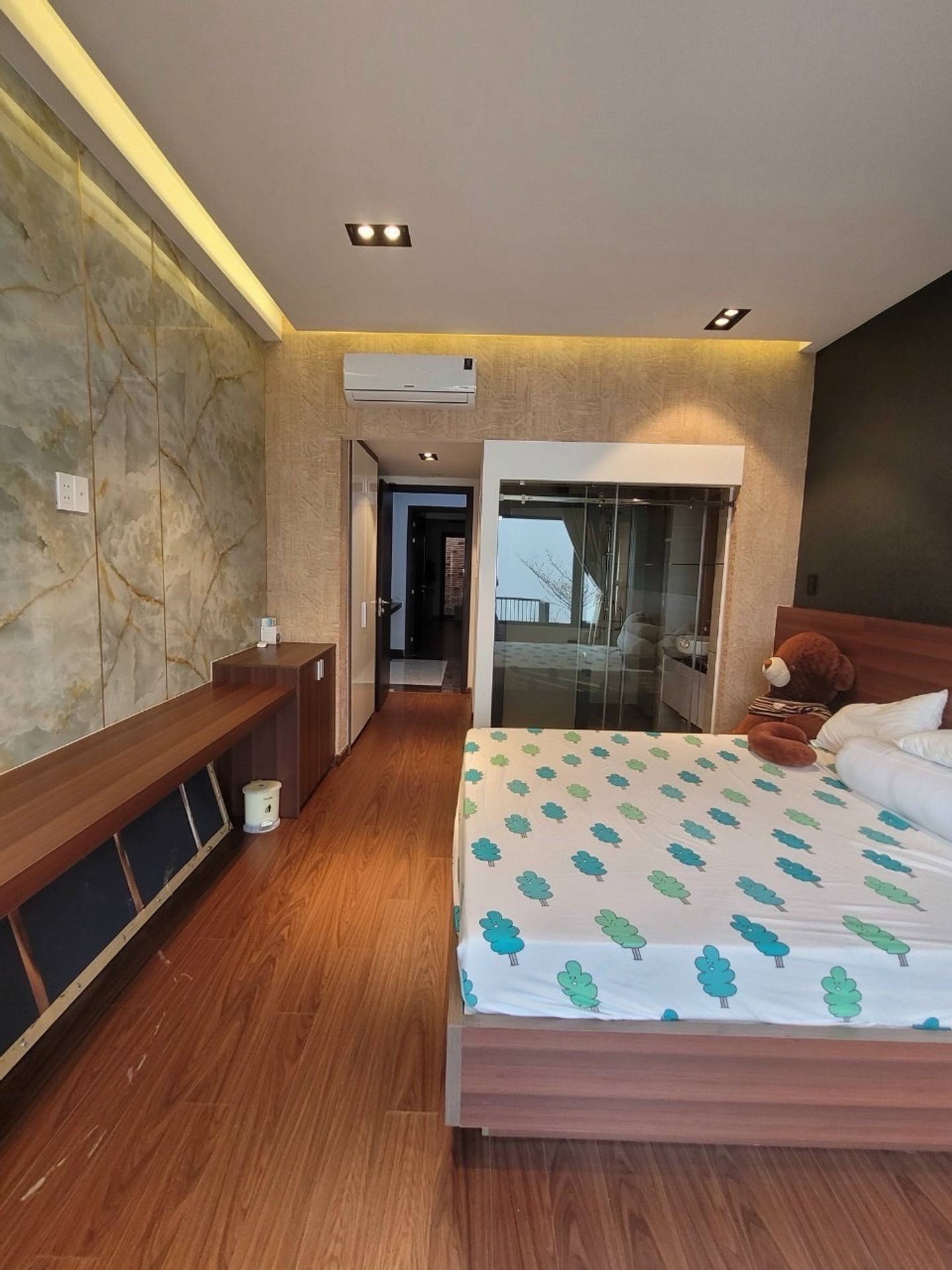 Nhà 4 tầng siêu đẹp ngay góc Bến xe Miền Đông, giá hời