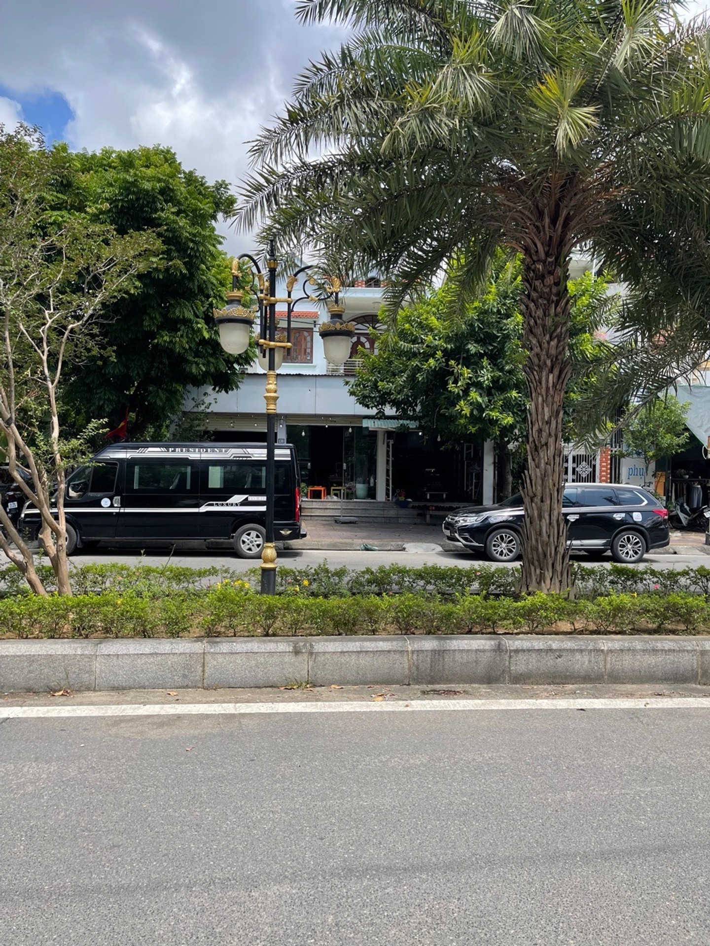 Nhà phố 4 tầng vị trí vàng trung tâm Cẩm Phả