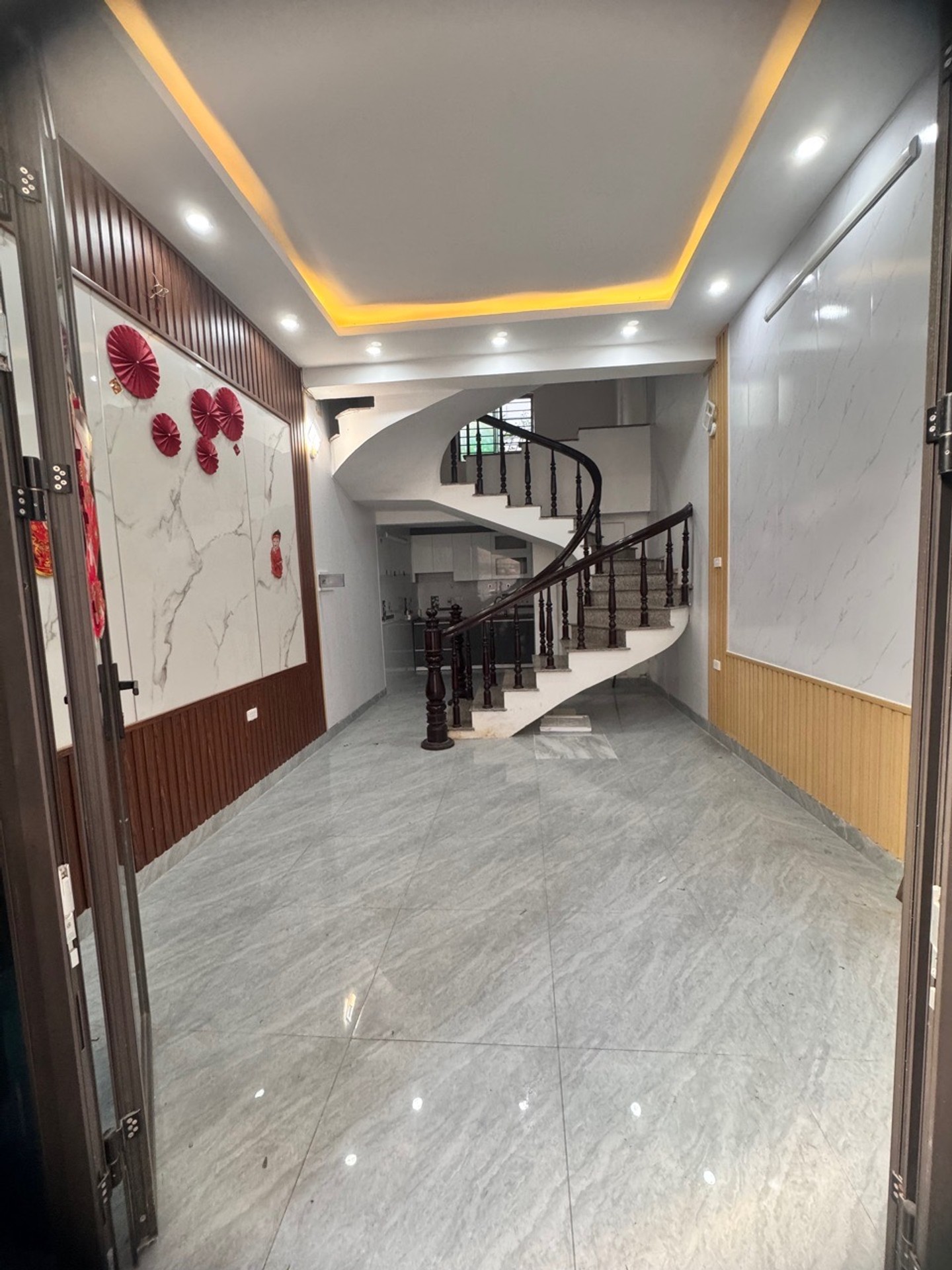 Nhà 3 tầng siêu xịn, ngõ rộng, chuẩn không cần chỉnh