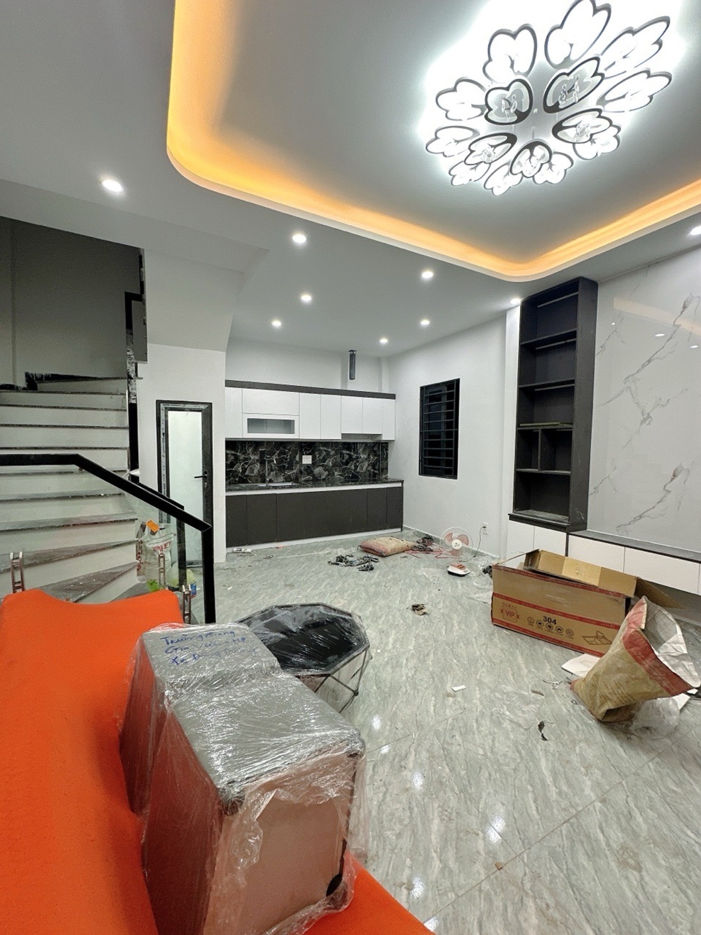 Nhà 3 tầng mới toanh ngay trung tâm Đình Đông