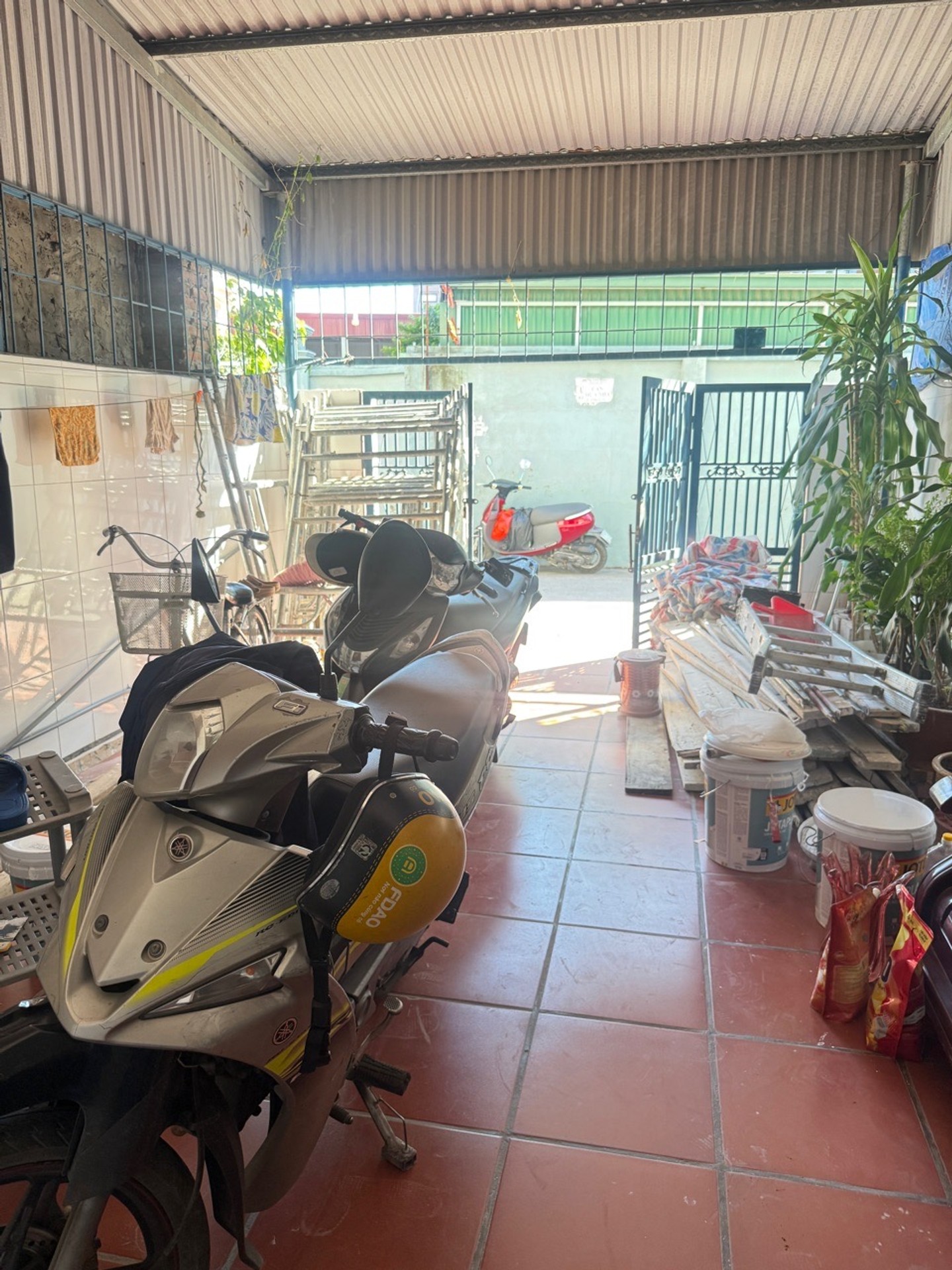 Nhà mặt phố 2,5 tầng sở hữu sân cổng riêng tại Thư Trung, Đằng Lâm