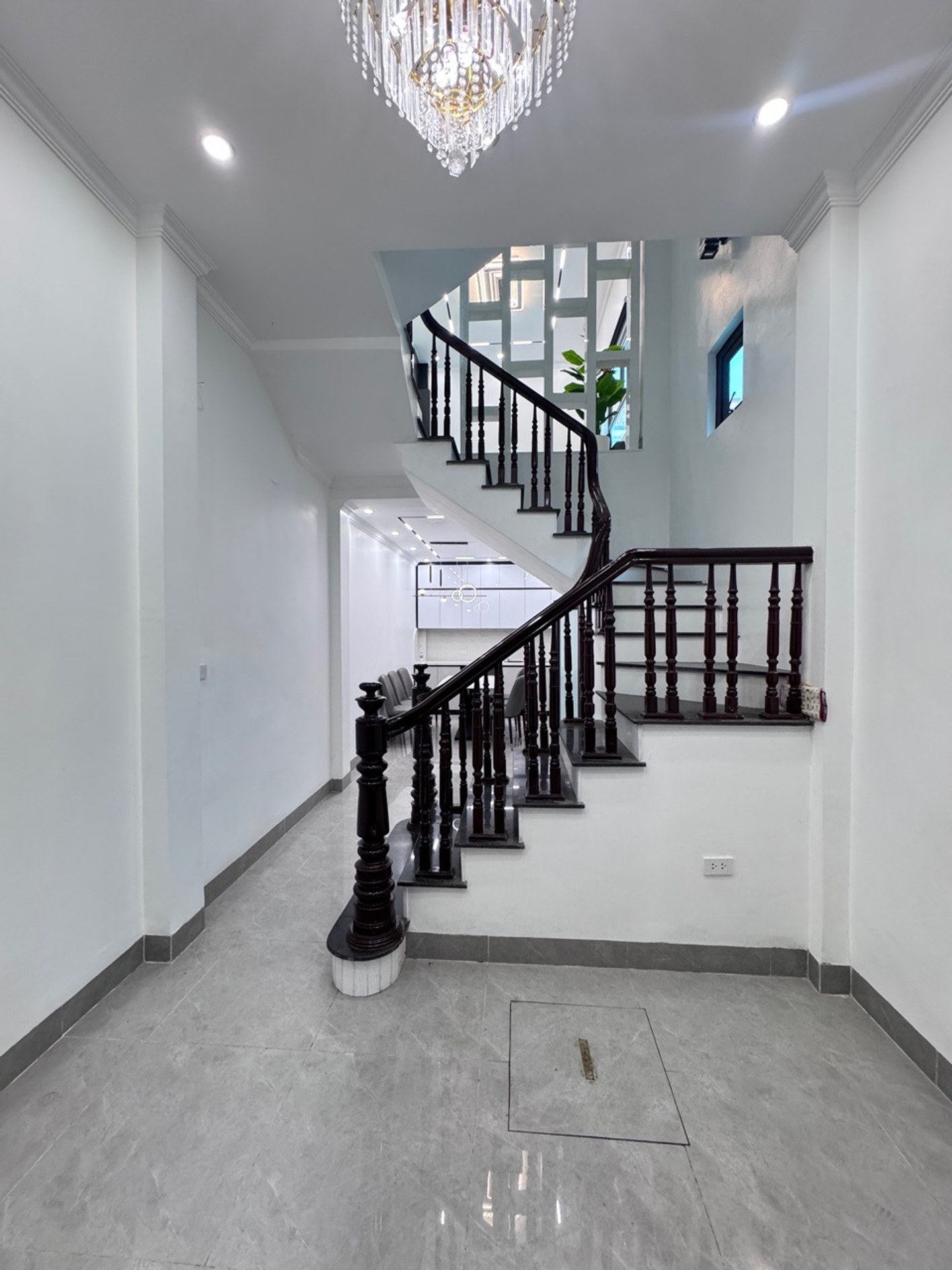 Nhà lô góc Văn Quán - ô tô đỗ cửa - 3 bước ra phố - giá tốt