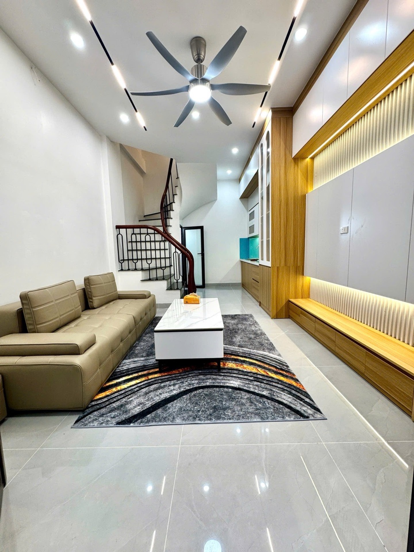 Cơ hội vàng sở hữu nhà 4 tầng kiên cố tại khu vực Lạc Long Quân