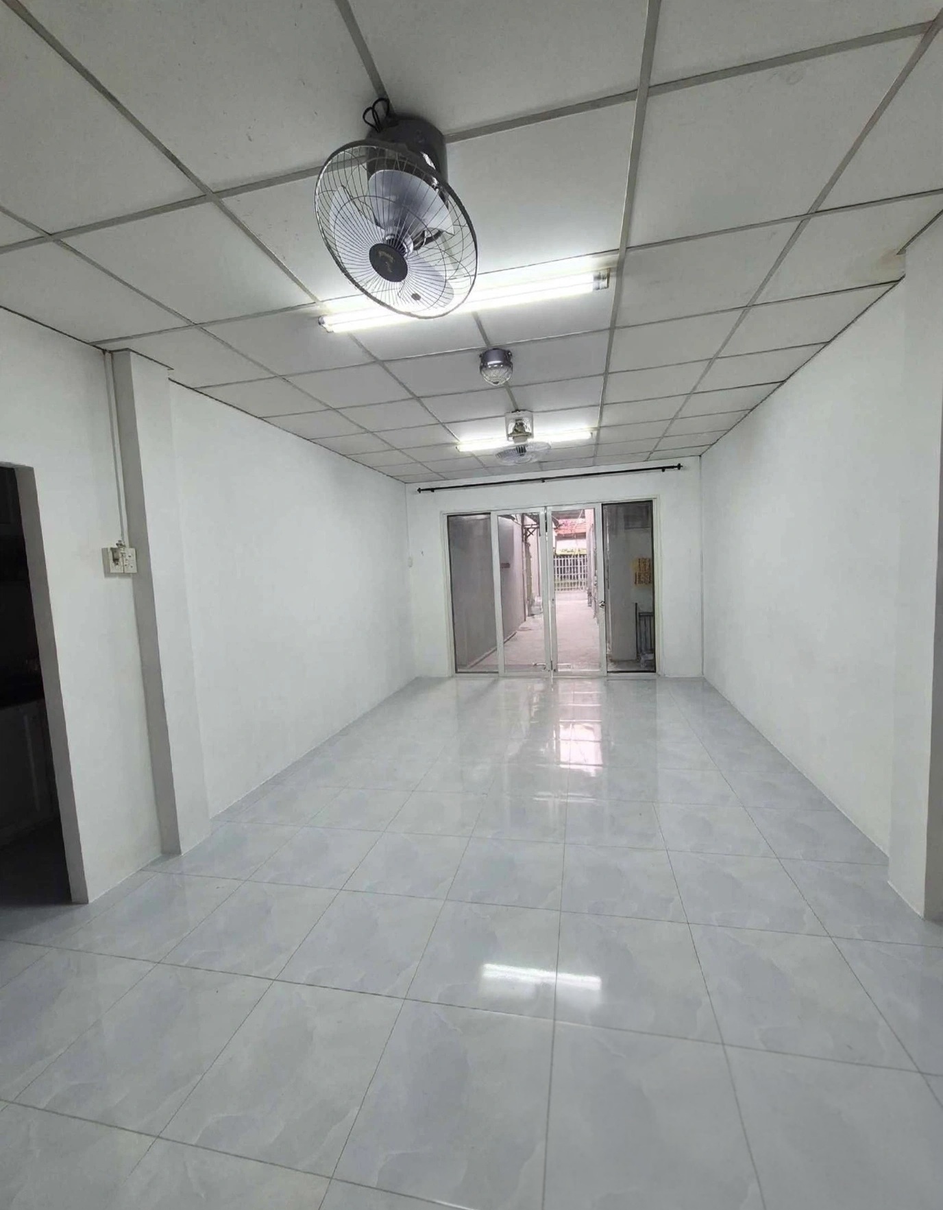 Khánh Hội - Hẻm ô tô - 55m2 - ngang 5 - SHR - Sổ vuông vức - Chỉ 6 tỷ nhỉnh