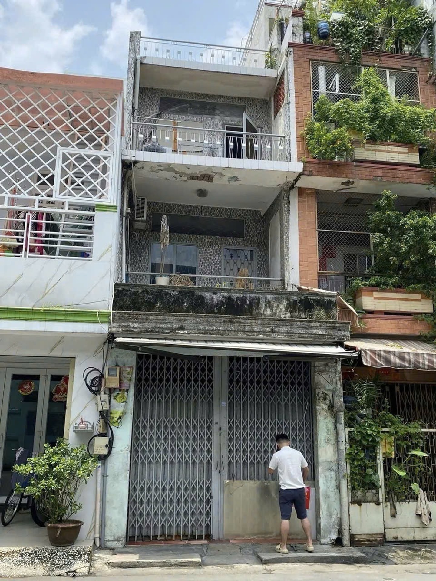 Nhà phố kinh doanh sầm uất tại Quận 10