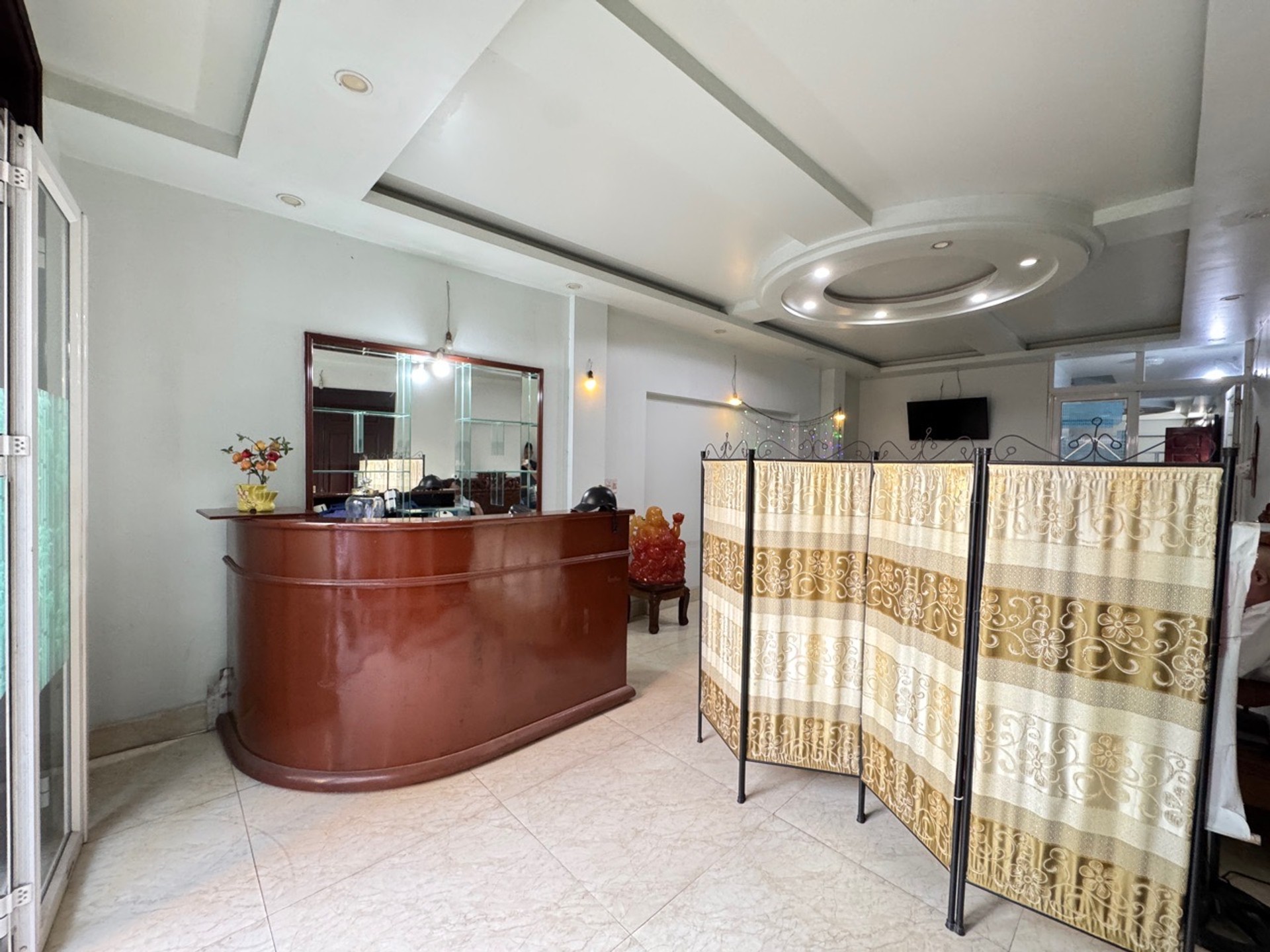 Nhà Lô Góc 5 Tầng Siêu Đỉnh Ngay Trung Tâm Thiên Lôi