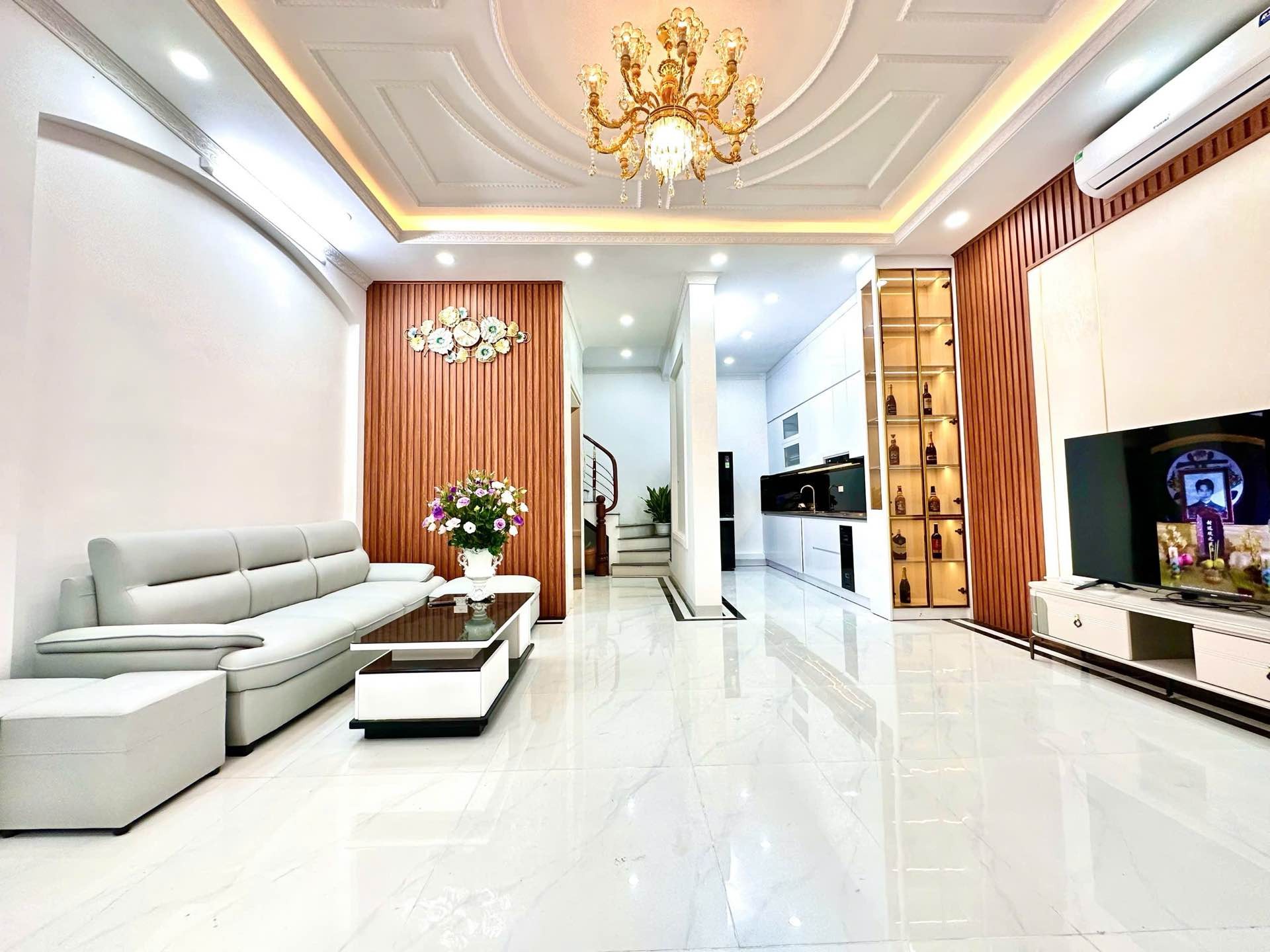 Bán nhà riêng 7 tầng thang máy, vị trí đắc địa tại Chùa Bộc, diện tích 46m²