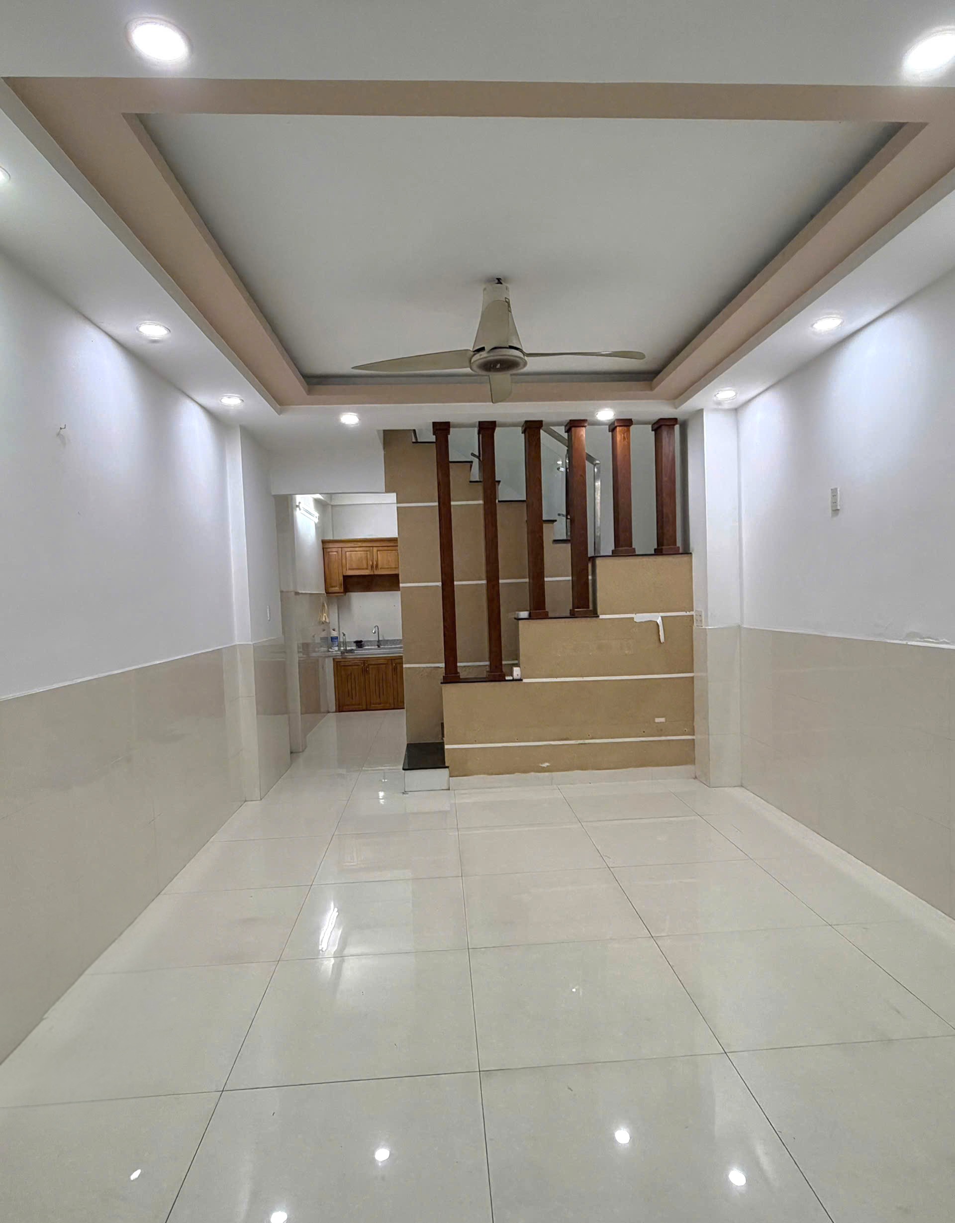 BÁ.N NHÀ ĐẸP SÁT HUƠ.G LỘ 3 - AEO.N MAILL TPHU - ÔTÔ VÀO NHÀ - Ở NGAY - DTSD 90M2 - NHỈNH 4$