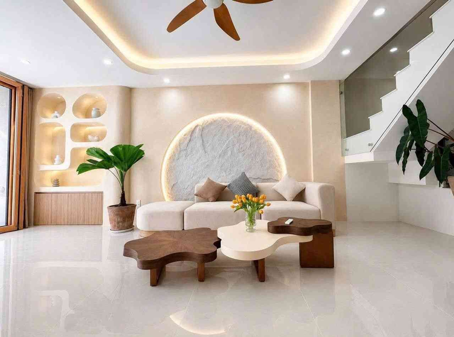 Bán nhà mặt phố dân cư văn minh sát quận 7, diện tích 73.4m²,mới full nội thất