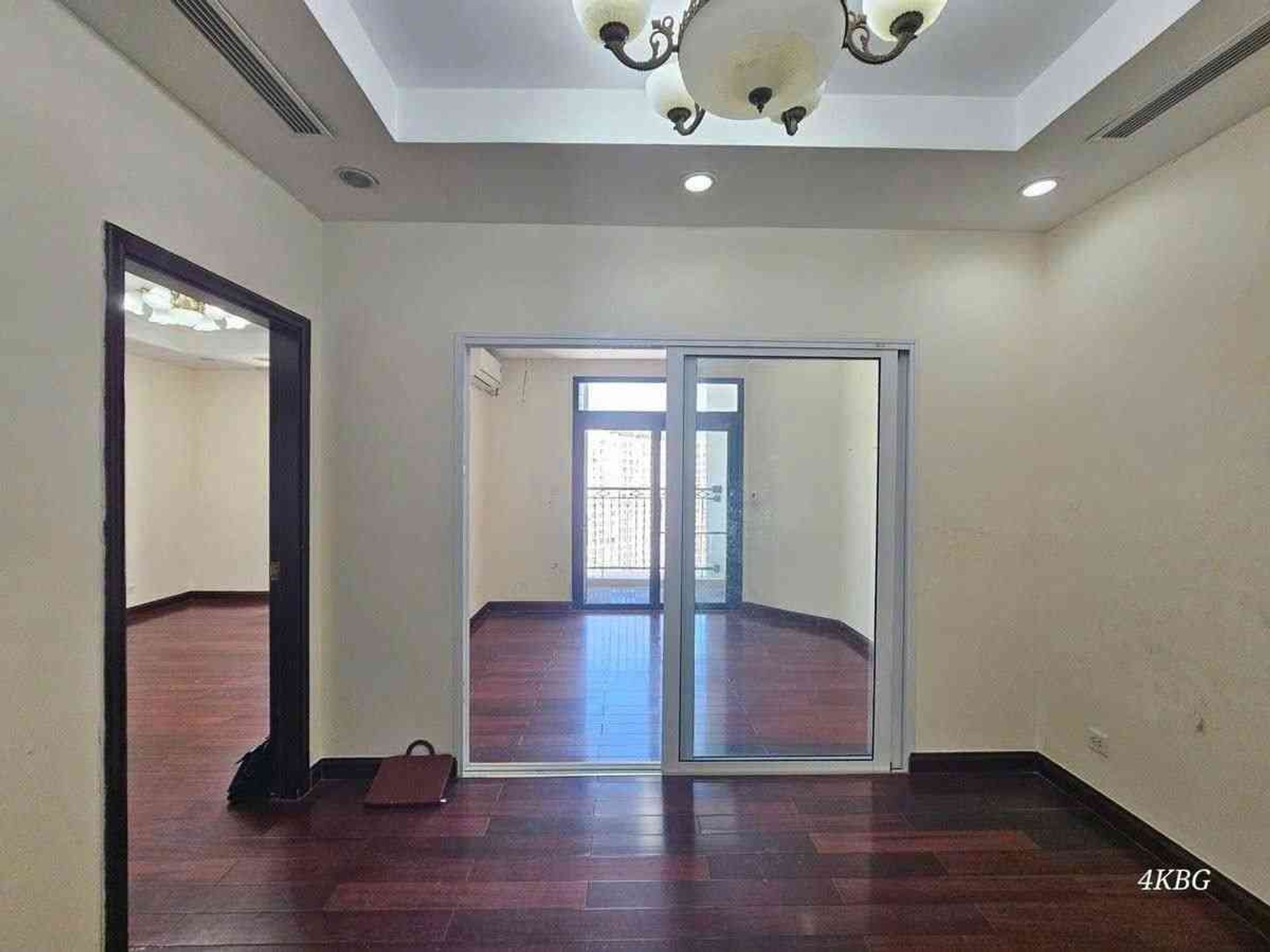 Cơ hội vàng sở hữu căn hộ 3 phòng ngủ rộng lớn tại Royal City với giá hấp dẫn