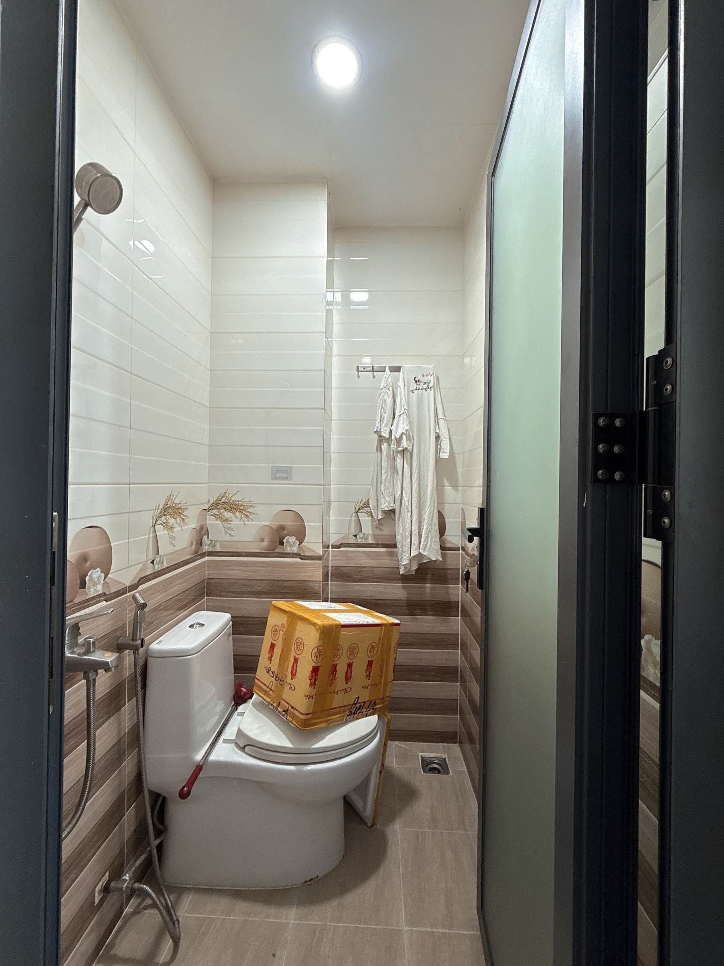 Nhà 5 tầng 3PN 4WC diện tích nhỏ tại Hoàng Diệu giá 5.3 tỷ