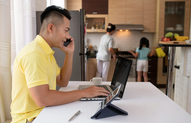 Người mua có thể tham khảo dữ liệu từ website, ứng dụng và nguồn chính thức
